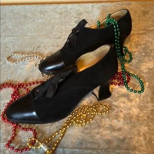 EUC Kenneth Cole lace up heels